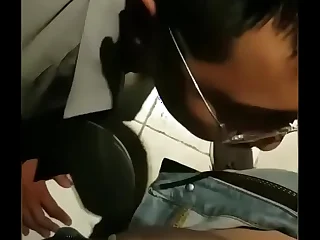 Previtus Media - Vietnamese straight men sucking big cock for money in toilet &vert; Tatakaa Hoang Tuan