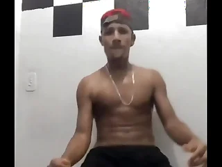 Cafu&ccedil;u dan&ccedil;ando sem cueca de pau duro 2