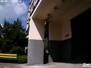 &Mcy;&ocy;&lcy;&ocy;&dcy;&icy;&jcy; &khcy;&lcy;&ocy;&pcy;&iecy;&tscy;&softcy; &jcy;&dcy;&iecy; &ncy;&acy; &chcy;&ocy;&rcy;&ncy;&iukcy; &scy;&khcy;&ocy;&dcy;&icy; &dcy;&ocy; &pcy;&iukcy;&dcy;'&yicy;&zcy;&dcy;&ucy; &iukcy; &dcy;&rcy;&ocy;&chcy;&icy;&tc