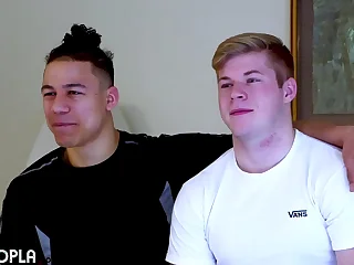 18 Y&sol;o Anal Virgin Jock Takes Dick From Mani&excl;